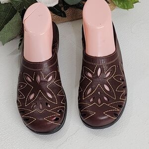 Elegant Brown Leather Mules with Cut-Out Design